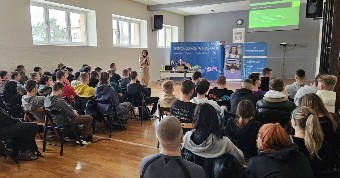 Prelekcja dotycząca prawa pracy w Zespole Szkół w Piaskach