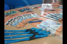 Stoisko z broszurami Państwowej Inspekcji Pracy